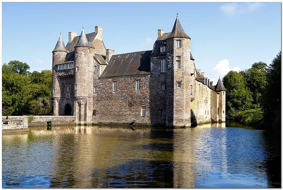 Le port de Vannes et ses façades historiques dans le Morbihan
