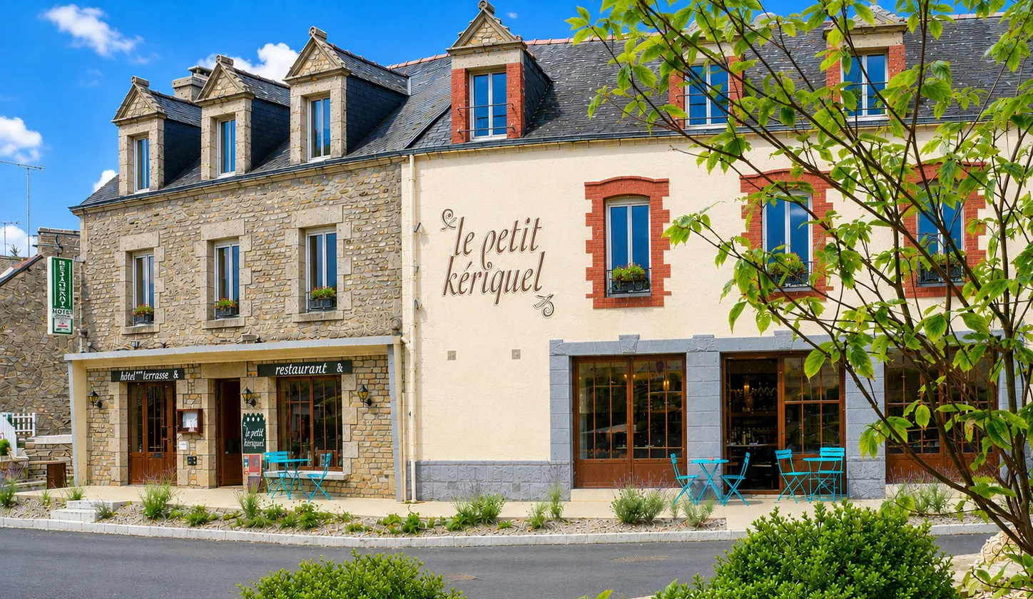 Façade de l’hôtel-restaurant Le Petit Kériquel à Val d’Oust dans le Morbihan